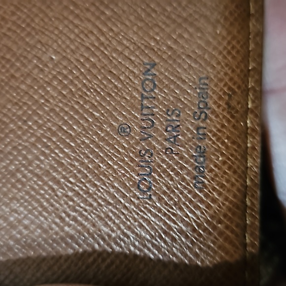 Louis vuitton wallet. Closet clearance - Picture 4 of 8